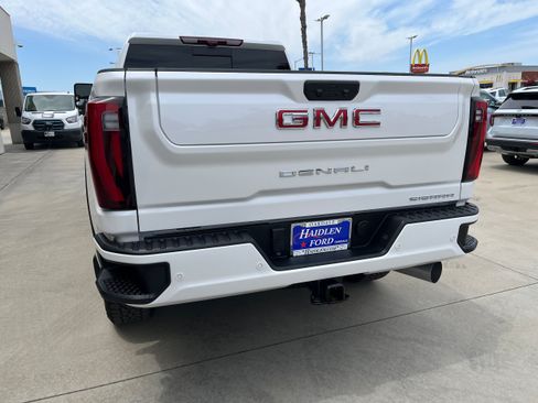 Used 2024 GMC Sierra 2500 Denali w/ Denali Reserve Package AWD/4WD image 4