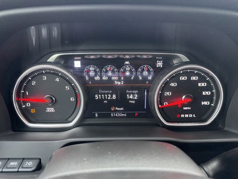 Used 2022 Chevrolet Silverado 1500 High Country w/ Technology Package image 11