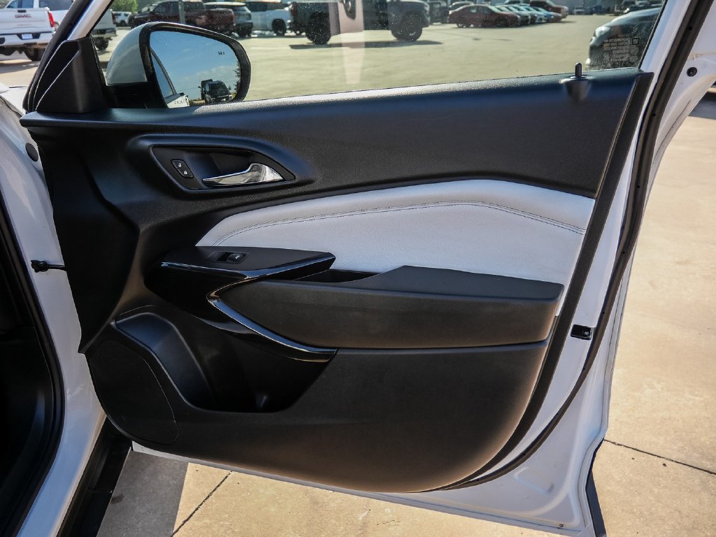 Used 2024 Chevrolet Trax LT w/ Driver Confidence Package FWD image 16
