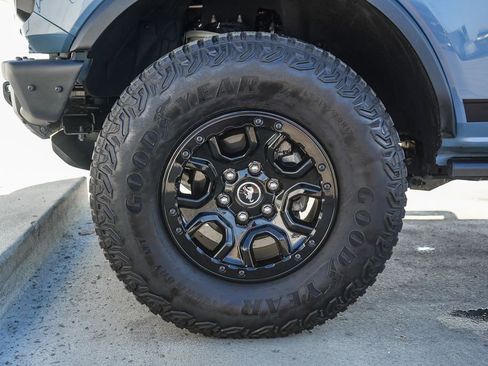Used 2023 Ford Bronco Wildtrak image 11