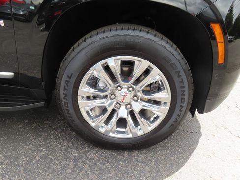 Used 2025 GMC Yukon XL Denali AWD/4WD image 10