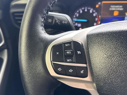 Used 2022 Ford Explorer XLT image 24