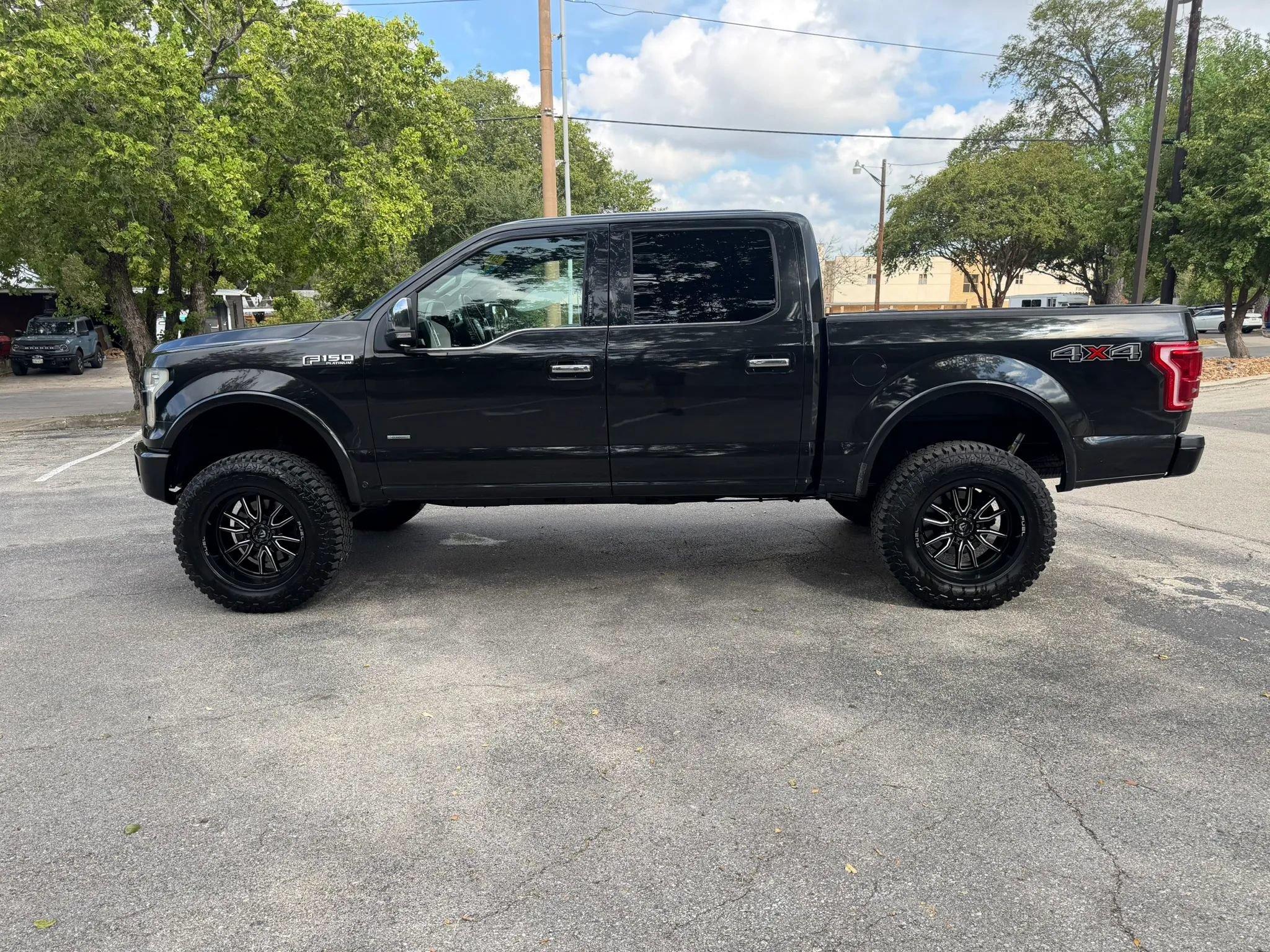 Used 2015 Ford F150 Platinum w/ Equipment Group 701A Luxury AWD/4WD image 8