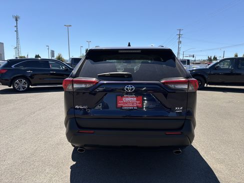 Used 2021 Toyota RAV4 XLE AWD/4WD image 4