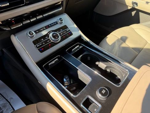 Used 2023 Lincoln Aviator AWD w/ Premium Package image 30