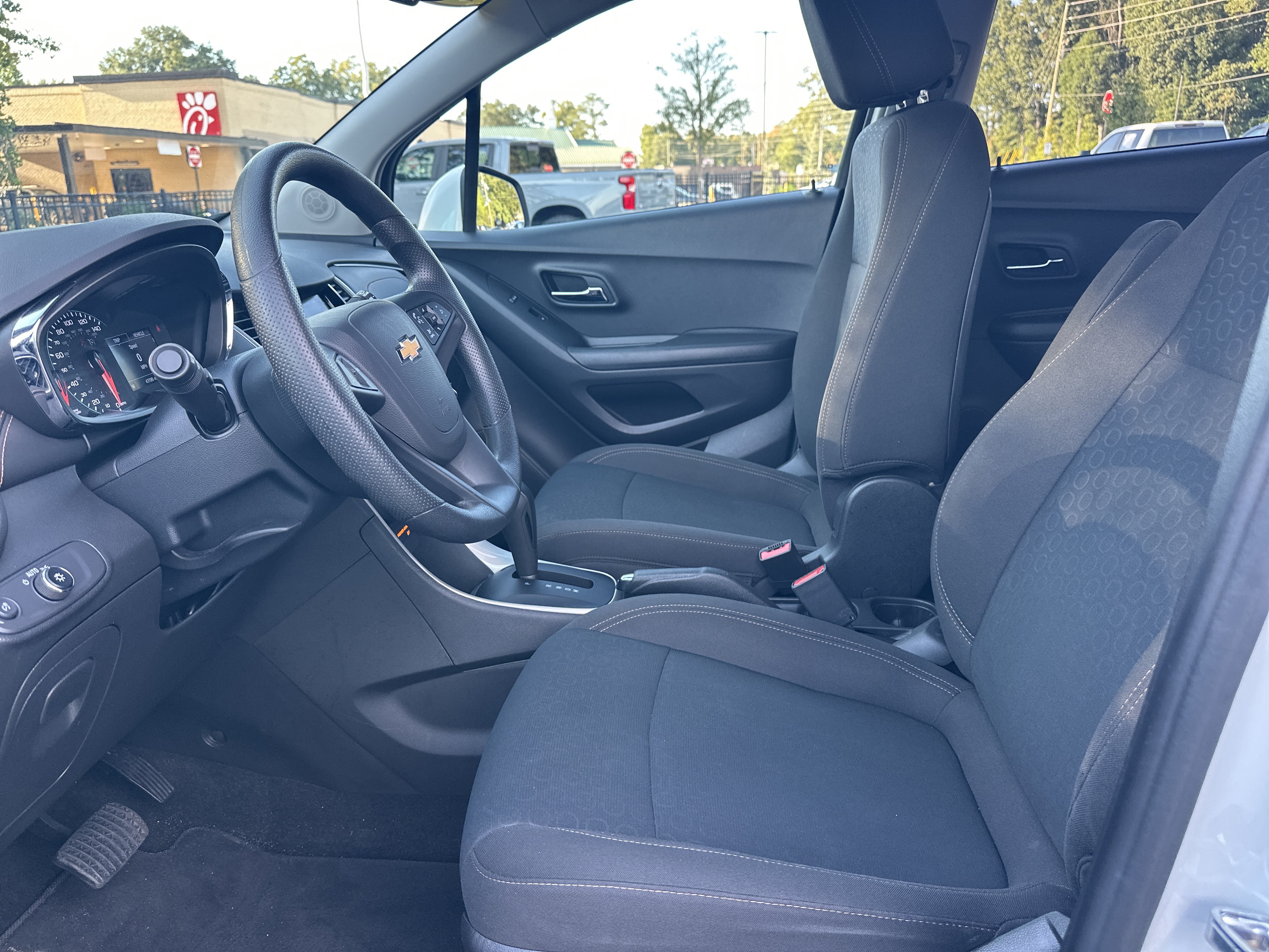 Used 2021 Chevrolet Trax LS w/ Tint and Cruise Package FWD image 10