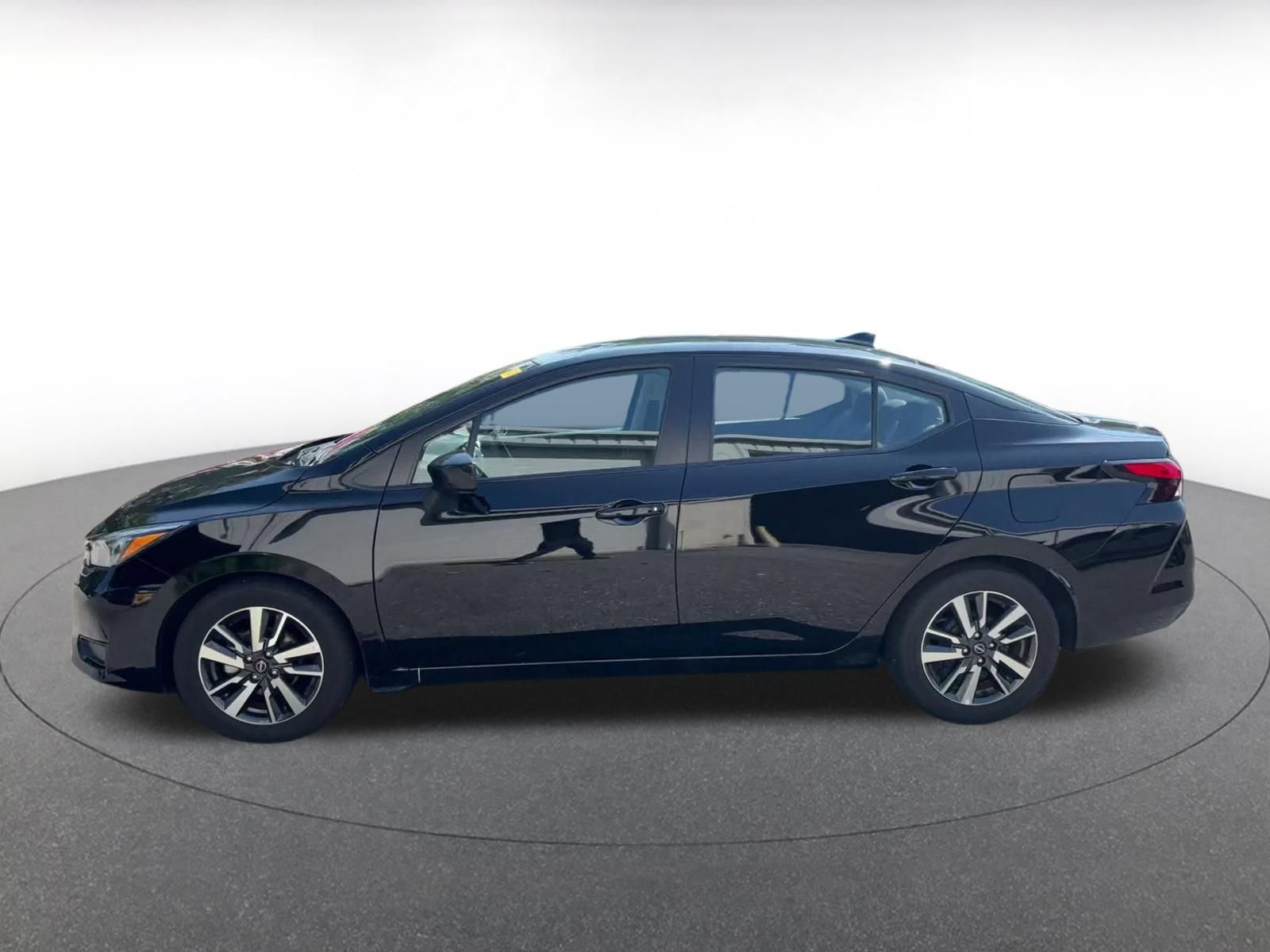 Used 2025 Nissan Versa SV FWD image 7