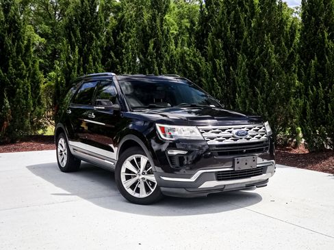 Used 2019 Ford Explorer Limited w/ Ford Safe & Smart Package FWD image 2