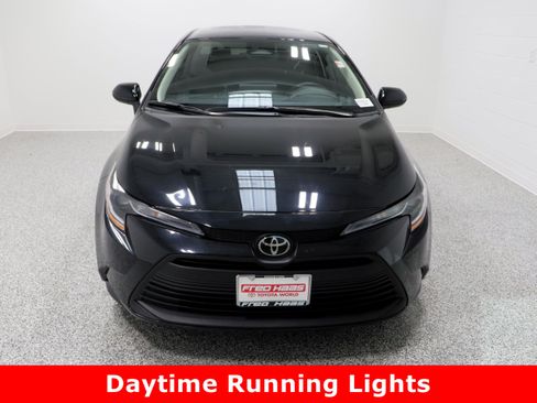 Used 2025 Toyota Corolla LE image 3