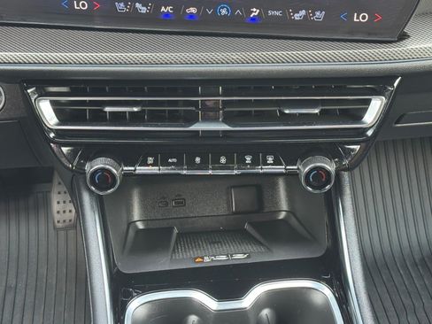 Used 2026 Chevrolet Traverse High Country w/ LPO, Floor Liner Package AWD/4WD image 11