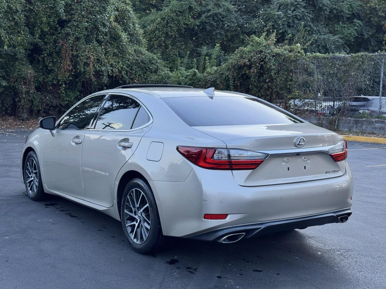 Used 2016 Lexus ES 350 w/ Luxury Package w/Wood Trim FWD image 5