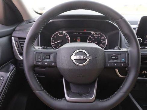 Used 2025 Nissan Rogue SV image 11