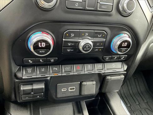 Used 2020 GMC Sierra 2500 Denali w/ Denali Ultimate Package image 32