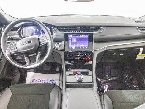 New 2025 Jeep Grand Cherokee L Altitude image 28