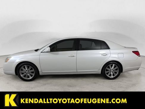 Used 2006 Toyota Avalon Limited FWD image 2
