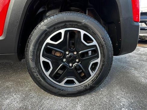 Used 2016 Jeep Renegade Trailhawk image 22