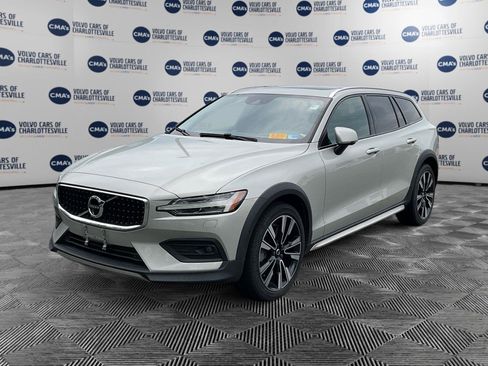 Used 2020 Volvo V60 T5 Cross Country AWD/4WD image 1