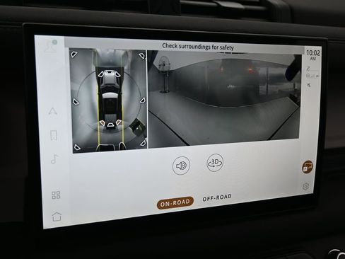 Used 2025 Land Rover Defender 110 S image 32