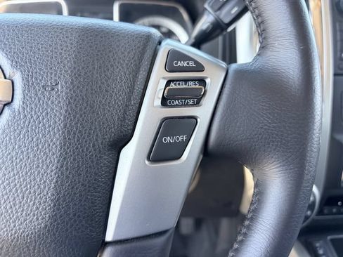 Used 2018 Nissan Titan SV w/ SV Convenience Package AWD/4WD image 8