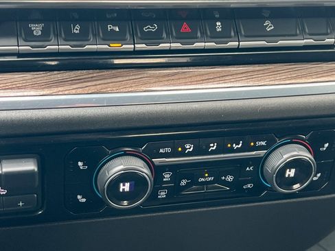 Used 2024 Chevrolet Silverado 3500 LT w/ Z71 Sport Edition image 17