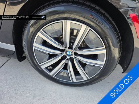 Used 2023 BMW i7 xDrive60 w/ Parking Assistance Package AWD/4WD image 17