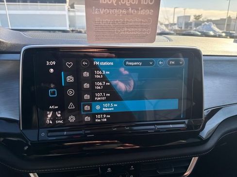 Certified 2025 Volkswagen Atlas Cross Sport SE image 26