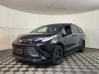 Used 2025 Toyota Sienna XLE Woodland Edition video 3