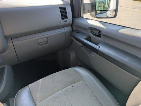 Used 2016 Nissan NV 2500 SV w/ Technology Package image 22