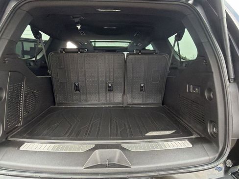Certified 2024 Chevrolet Suburban Z71 w/ Luxury Package AWD/4WD image 10