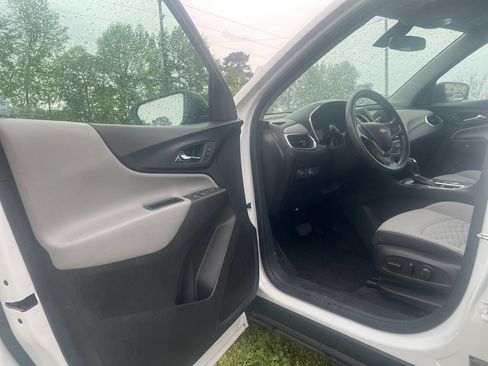 Used 2019 Chevrolet Equinox LS w/ LS Convenience Package image 8