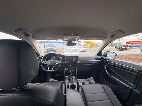 Used 2024 Volkswagen Jetta SE FWD image 29