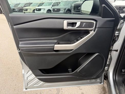 Used 2023 Ford Explorer XLT w/ Equipment Group 202A image 8