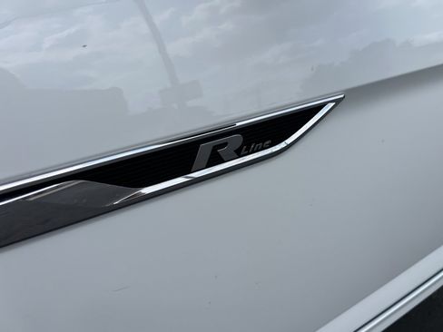 Used 2018 Volkswagen Atlas SE w/ R-Line Package image 9