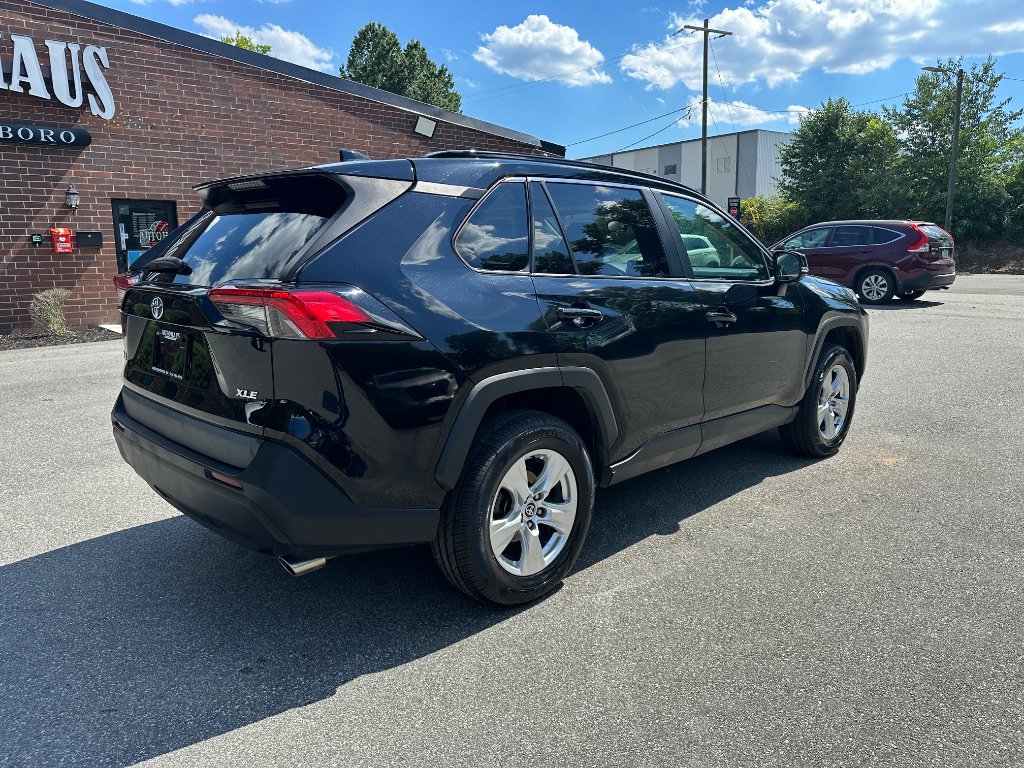 Used 2021 Toyota RAV4 XLE FWD image 7