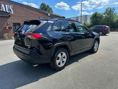 Used 2021 Toyota RAV4 XLE FWD image 7