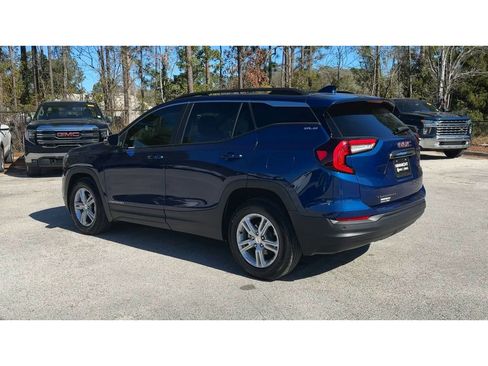 Certified 2022 GMC Terrain SLE w/ Driver Convenience Package image 6