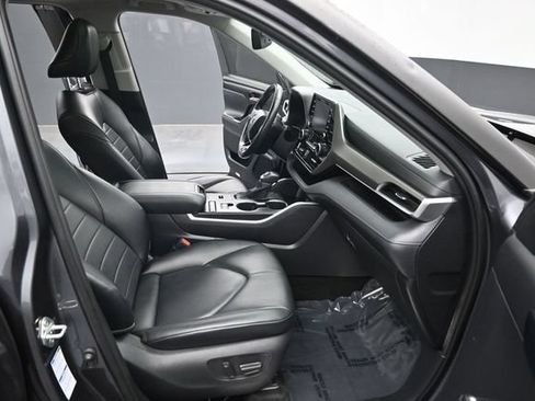 Used 2020 Toyota Highlander XLE AWD/4WD image 34