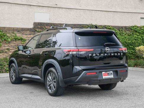 Used 2024 Nissan Pathfinder SV w/ SV Premium Package FWD image 10