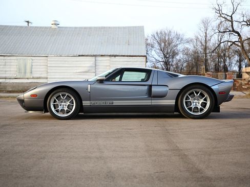 Used 2006 Ford GT image 9