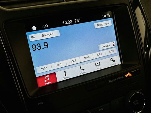 Used 2018 Ford Explorer XLT w/ Equipment Group 202A FWD image 21