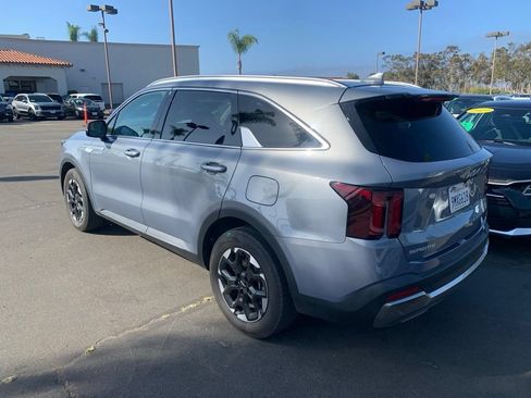 Certified 2024 Kia Sorento S w/ Panoramic Sunroof Package FWD image 9
