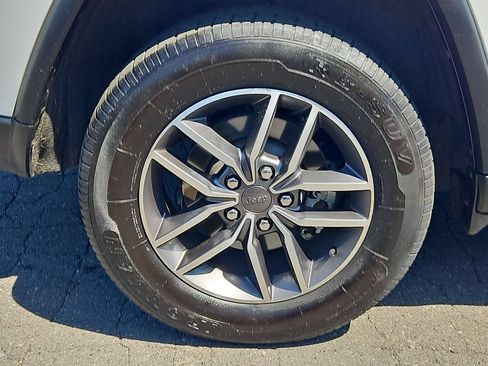 Certified 2022 Jeep Grand Cherokee Limited AWD/4WD image 30