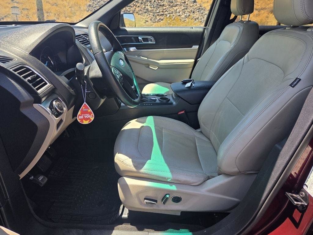 Used 2018 Ford Explorer Limited w/ Equipment Group 301A FWD image 11