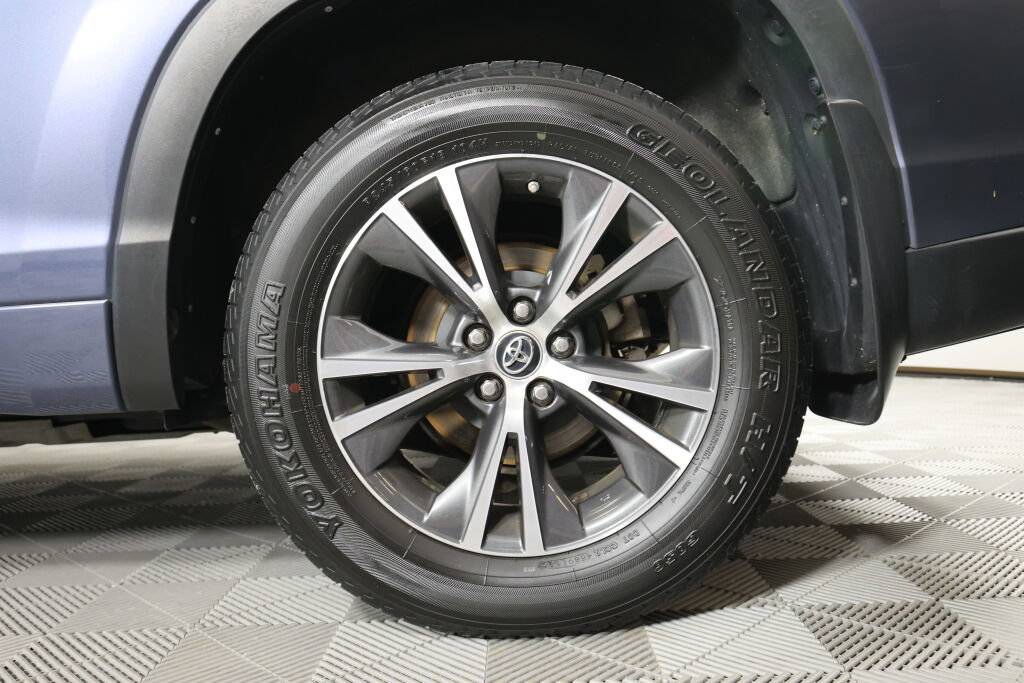 Used 2017 Toyota Highlander LE AWD/4WD image 8