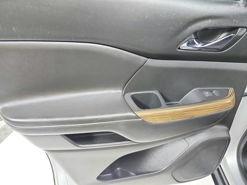 Used 2018 GMC Acadia SLE FWD image 37