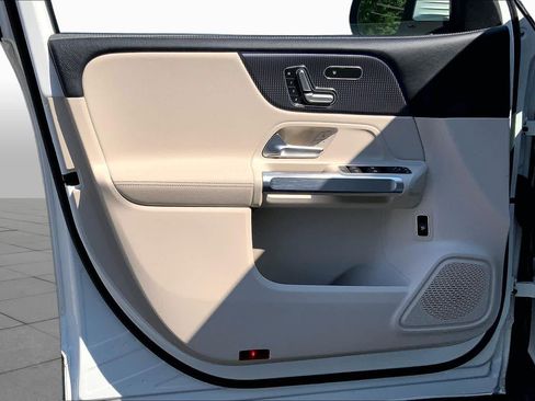 Certified 2022 Mercedes-Benz GLB 250 4MATIC image 22