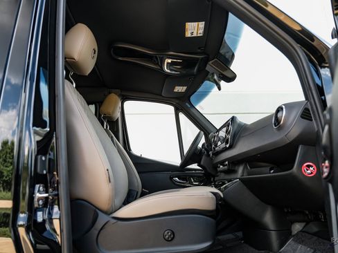 Used 2025 Mercedes-Benz Sprinter 2500 image 33