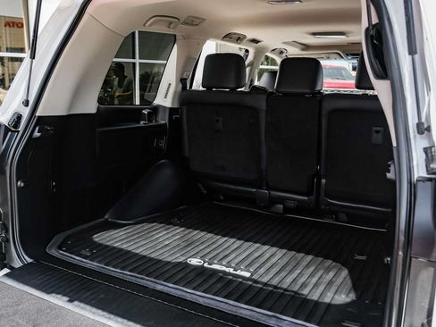 Used 2021 Lexus LX 570 4WD w/ Luxury Package image 54