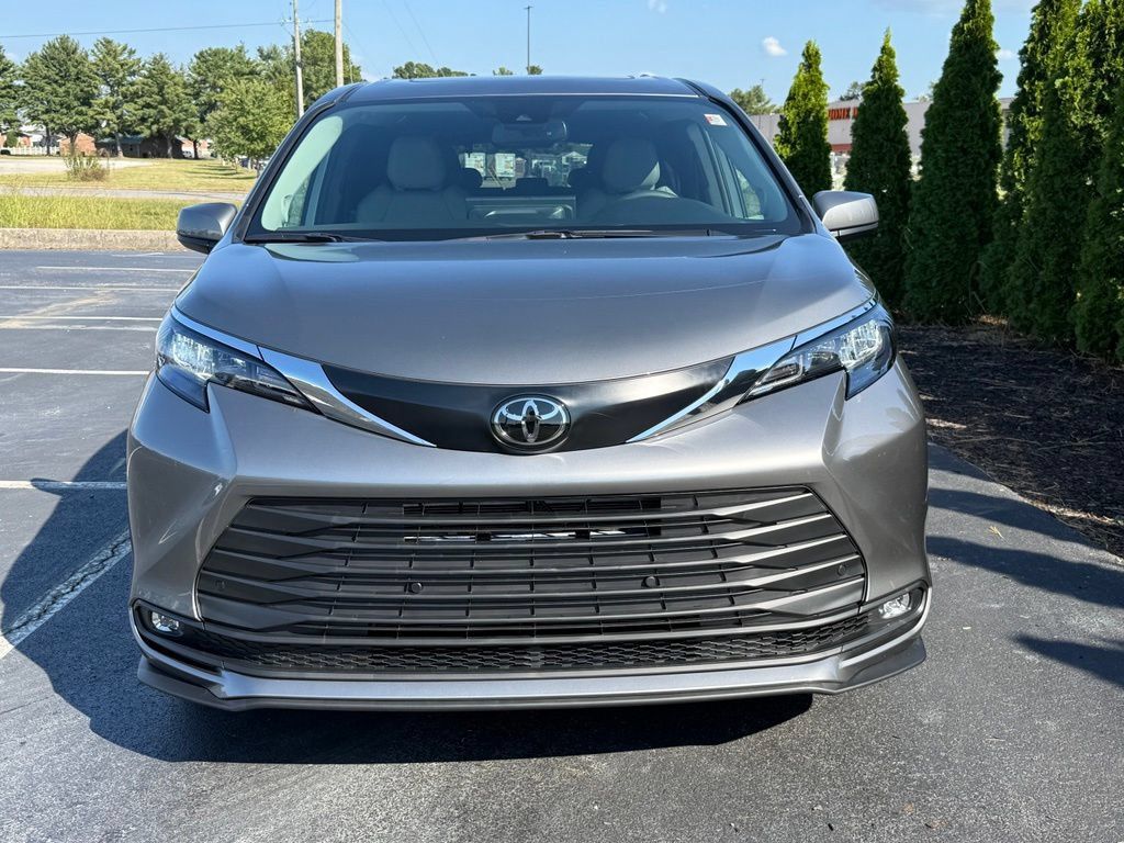 Certified 2026 Toyota Sienna XLE AWD/4WD image 7