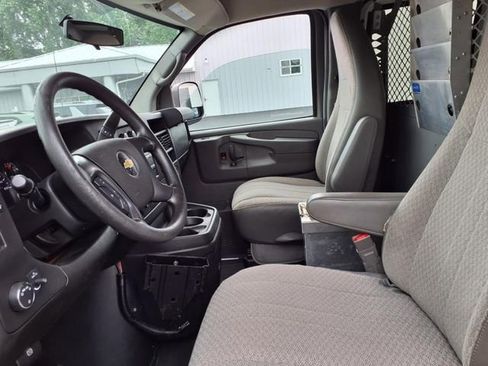 Used 2015 Chevrolet Express 2500 RWD image 14